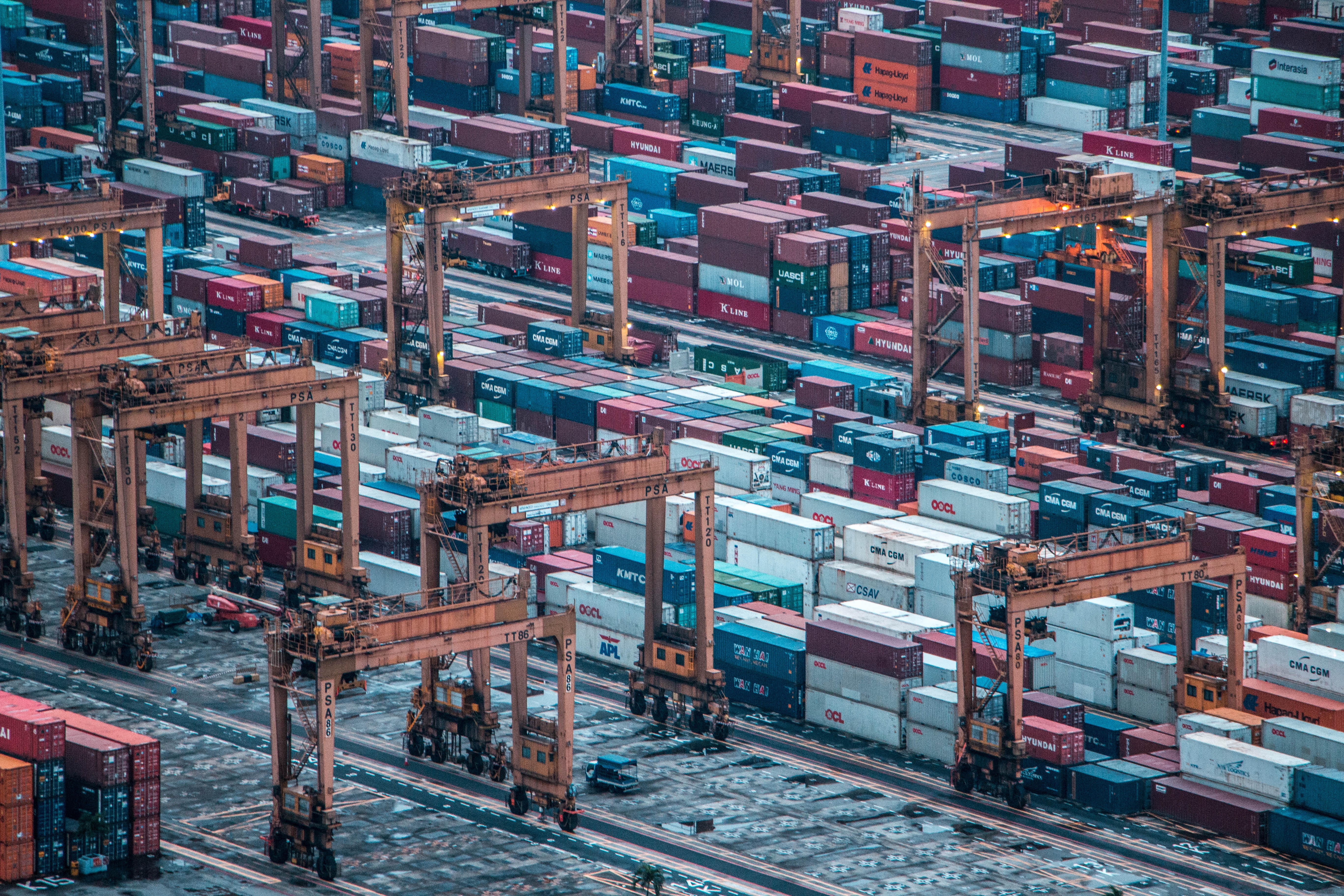 The port congestion and ‘cut and run’ problem for freight forwarders